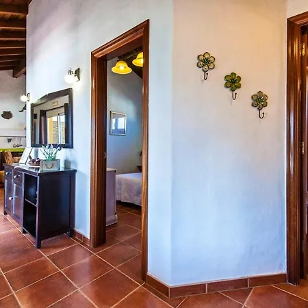 Charming With Sea View In El Roque, Private Pool וילה