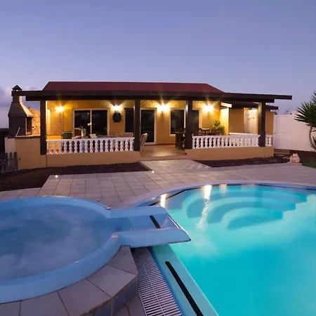 וילה Charming With Sea View In El Roque, Private Pool